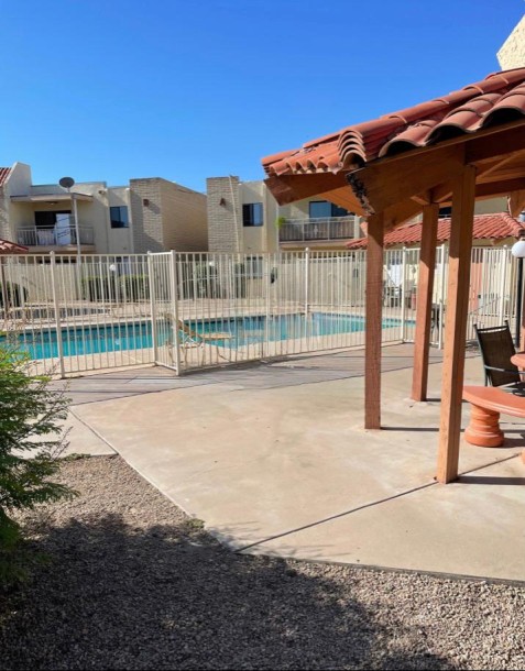 2 Bed 2 Bath Unit in Phoenix, AZ-12