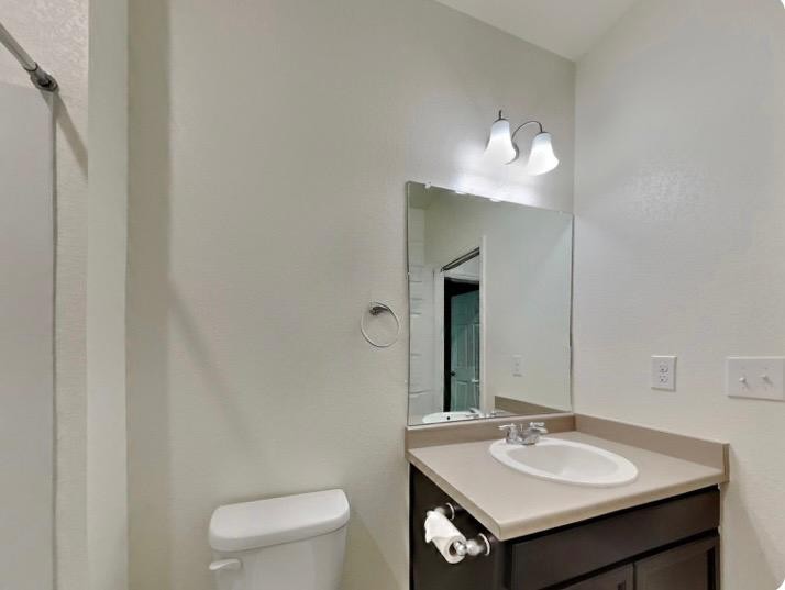 4 Bed 2 Bath Unit in Aurora, CO-5