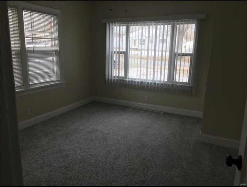 4 Bed 2 Bath Unit in Alton, IL-4